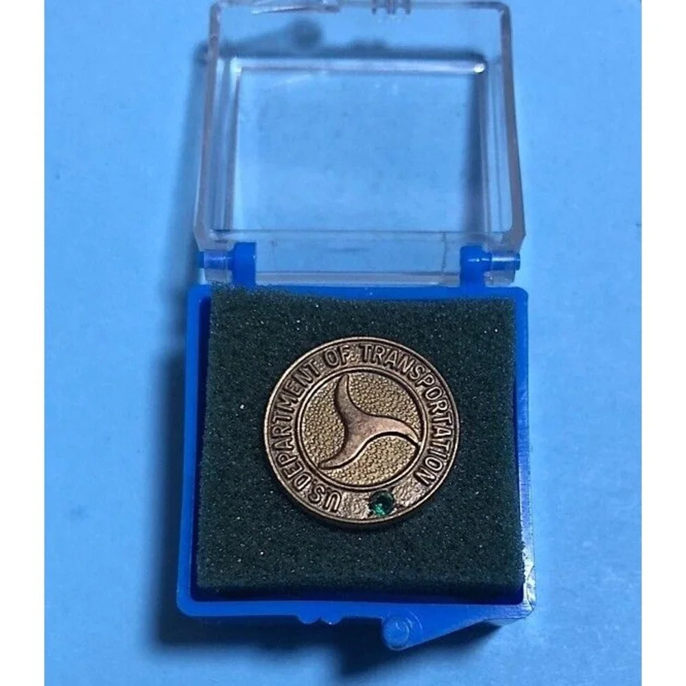 DEPARTMENT of TRANSPORTATION Service Pin,w/green stone, Tie Tack In Box